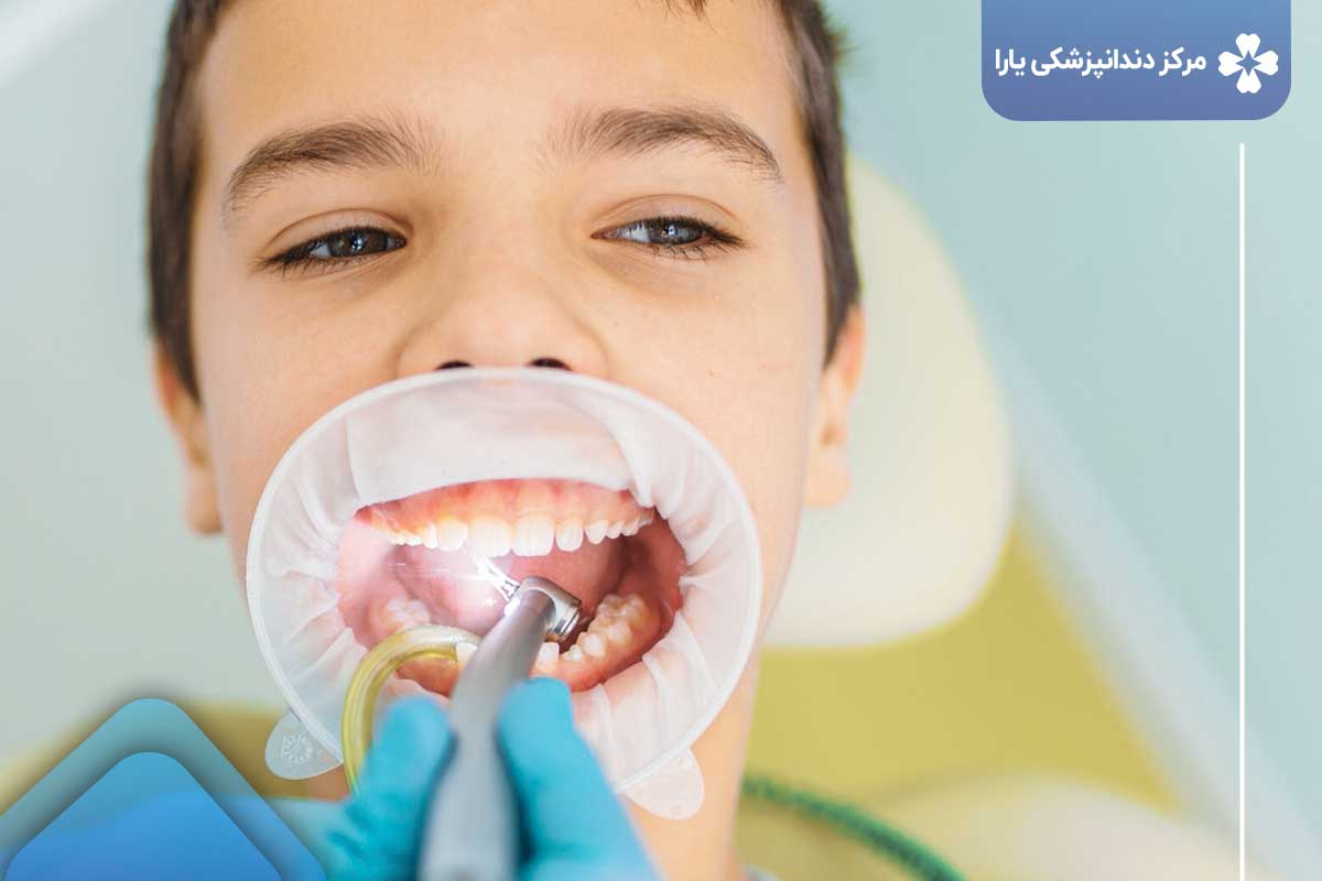 در طول ظاهر شدن دندان اطفال چه اتفاقی می‌افتد؟